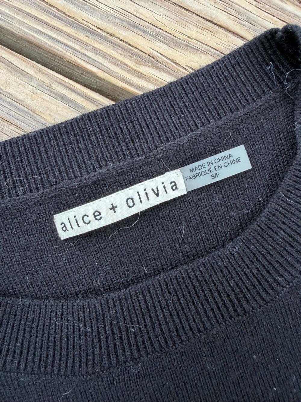 Alice + Olivia Black Wool Blend Sweater with Silver Fox Fur Cuffs Size S/P - Picture 2 of 9